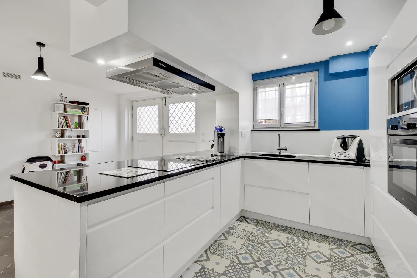 Réaménagement d´un ancien garage de maison en cuisine