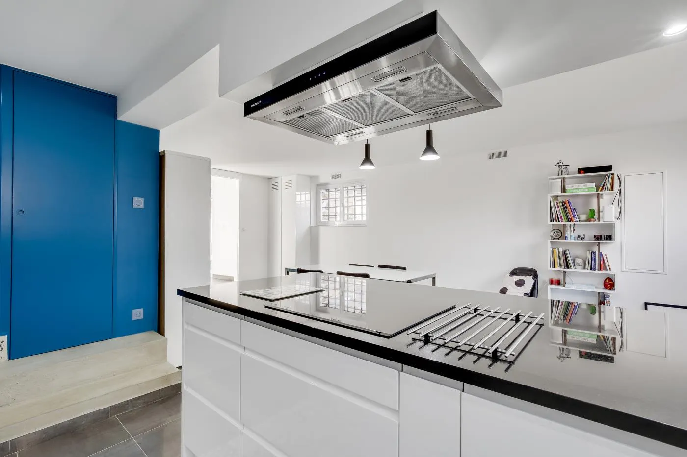Réaménagement d´un ancien garage de maison en cuisine