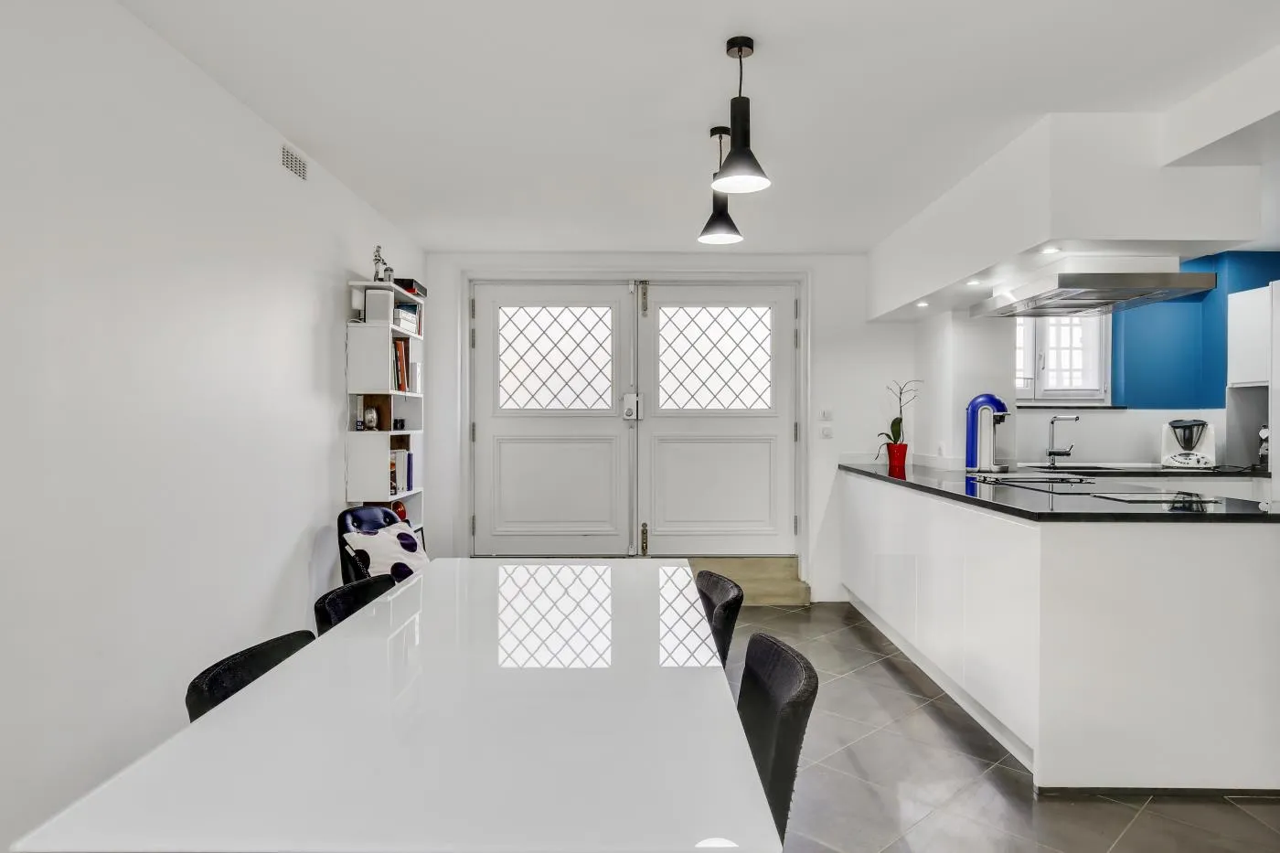 Réaménagement d´un ancien garage de maison en cuisine