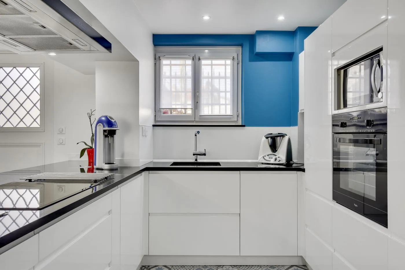 Réaménagement d´un ancien garage de maison en cuisine